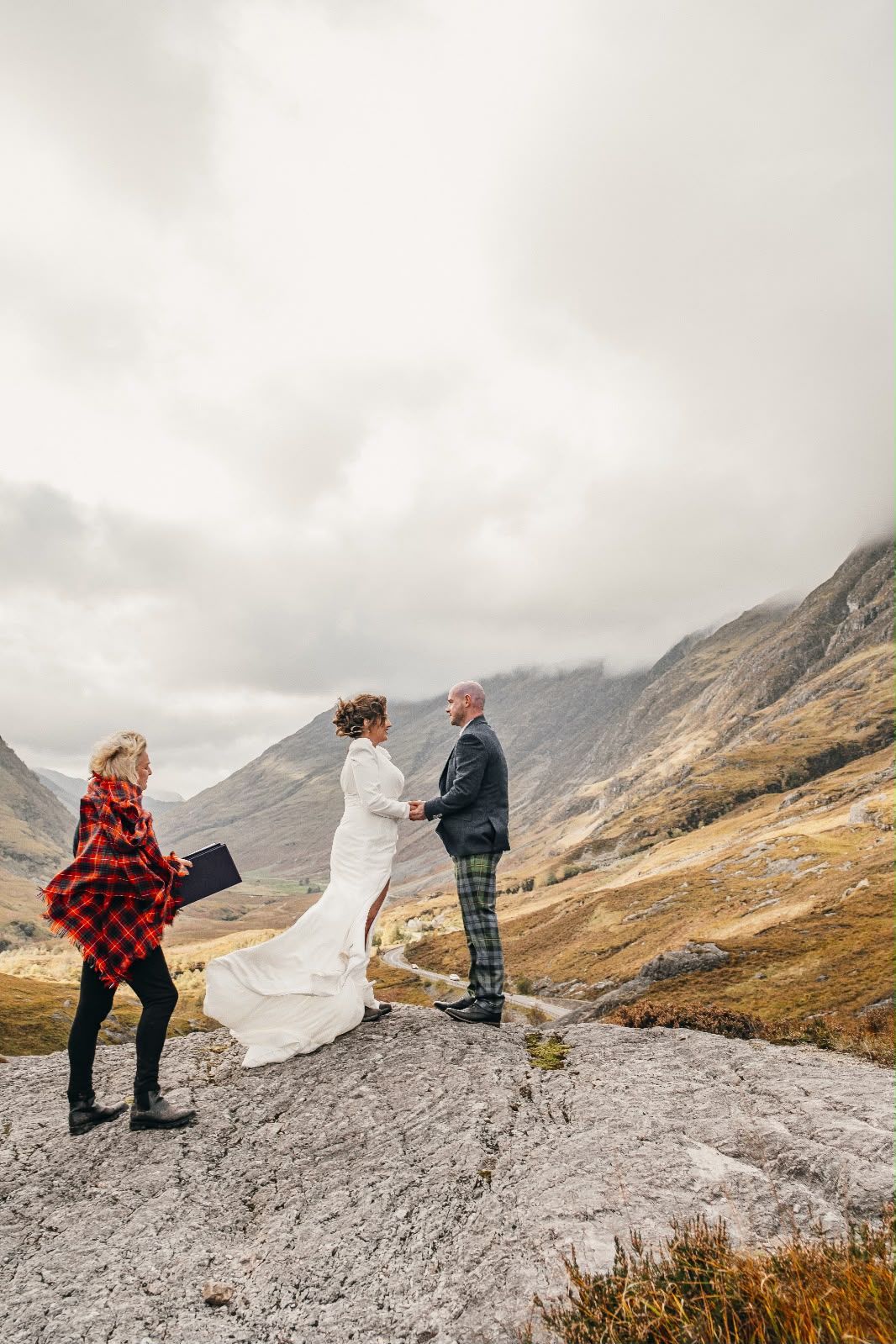 Outdoor wedding ceremony in Glencoe
